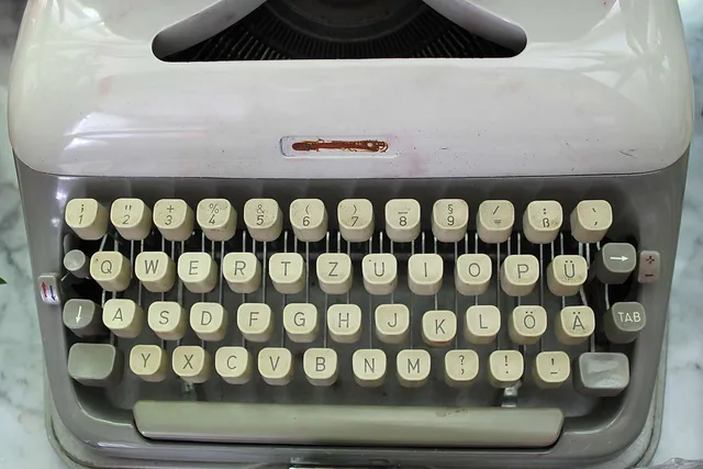 `"Die Reiseschreibmaschine" cardamonchai 1996`