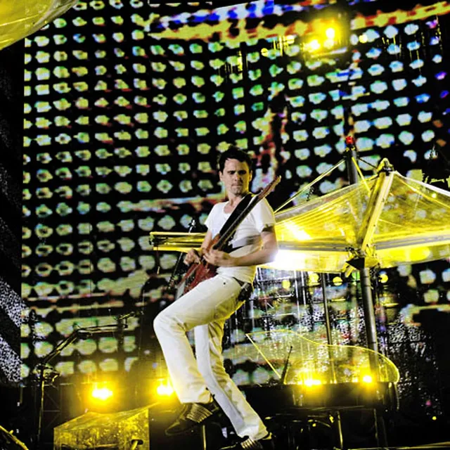 Muse stellen neue Single "Madness" vor