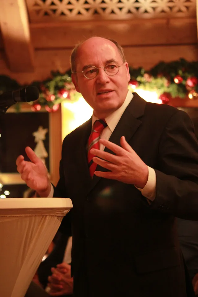 `Dr. Gregor Gysi`