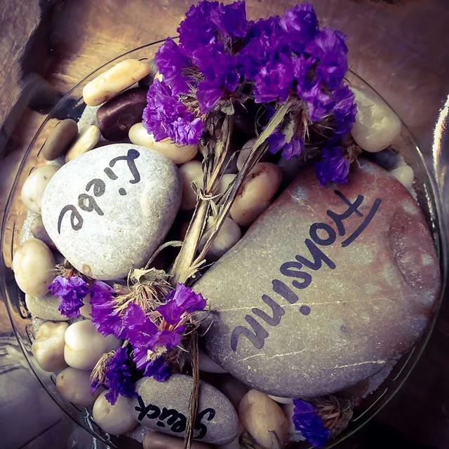 `Starker Kaffee im Stehcafé nebenan`