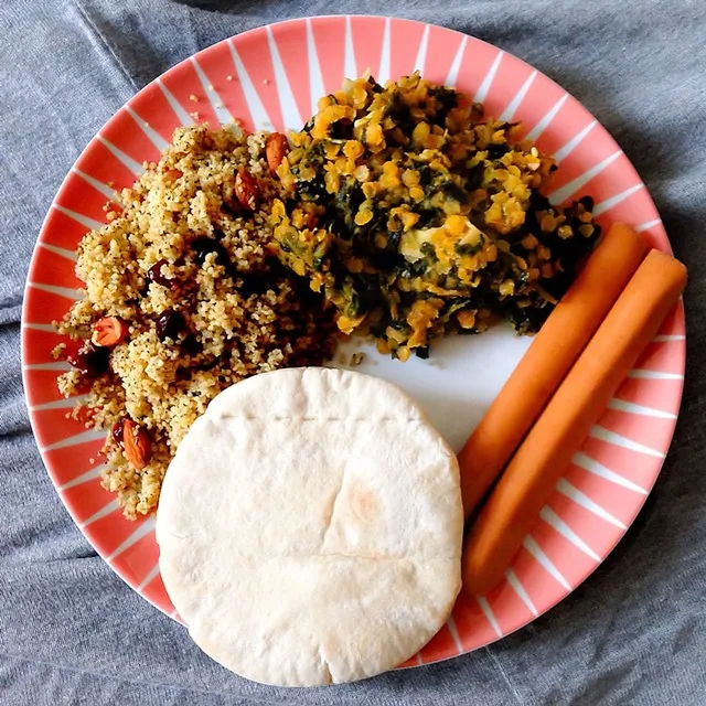 Dahl-Linsen mit Kokos und Spinat an Tabulé