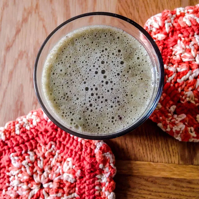 `Grüner Smoothie mit Superfood`