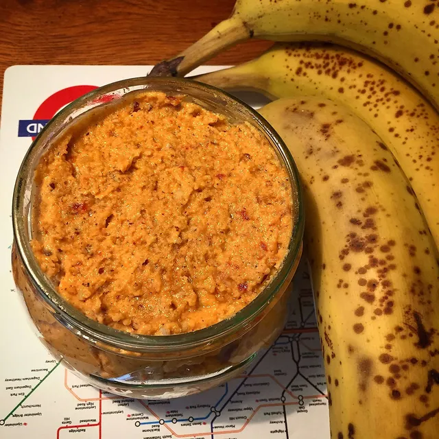 Paranuss-Tomaten-Brotaufstrich