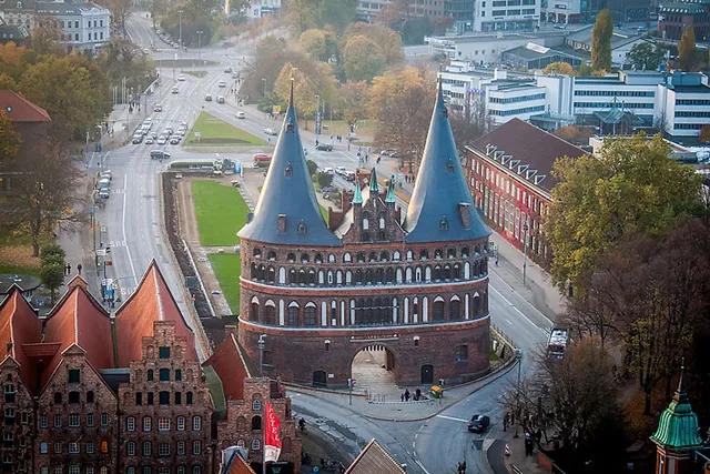 `Blick auf das Holstentor`