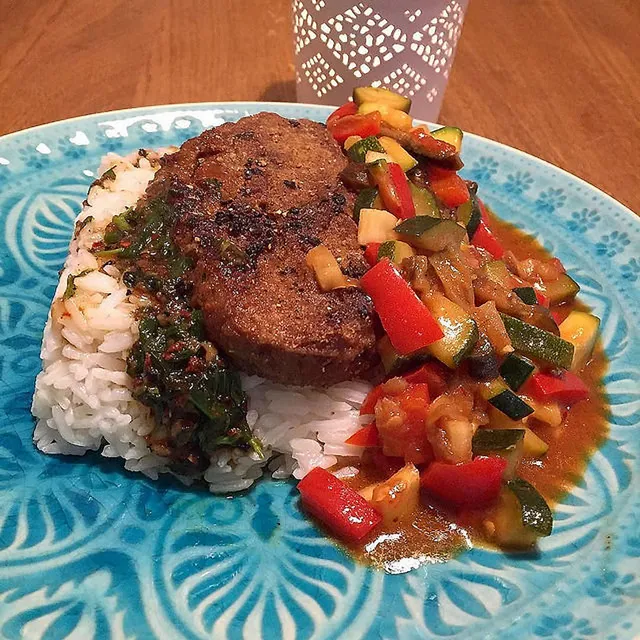 `Seitan - Hier als Braten mit Reis und Gemüse`