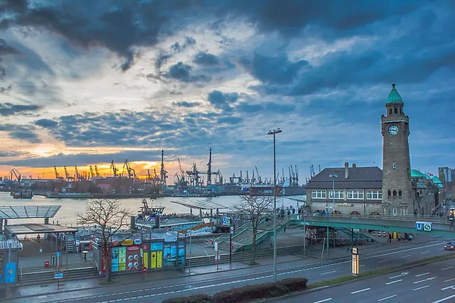 Unten an den Landungsbrücken