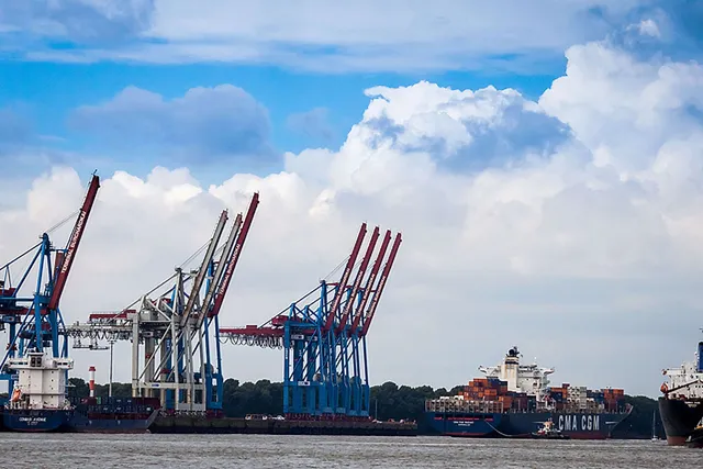 Maritimer Radausflug an der Elbe