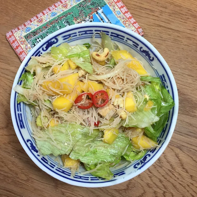 Glasnudelsalat mit Mango - Vegan