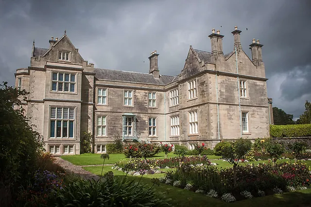 Muckross House und Torc Waterfall