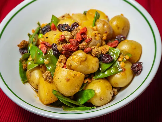 Kartoffelsalat mit Superfruits und Zuckerschoten