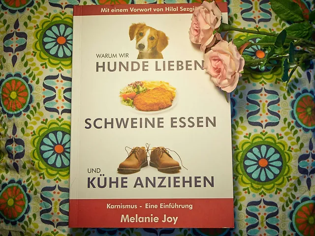 "Warum wir Hunde lieben, Schweine essen und Kühe anziehen"