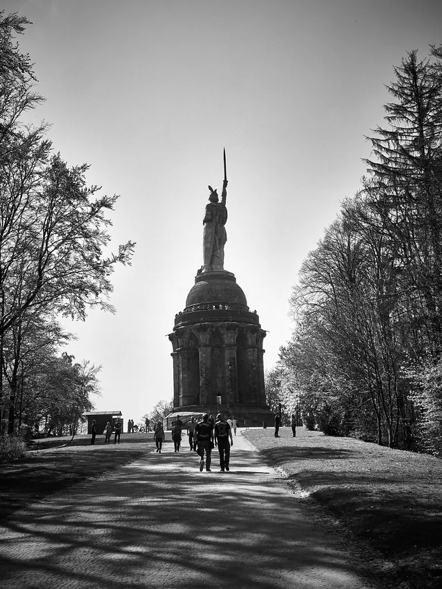 `hermannsdenkmal`