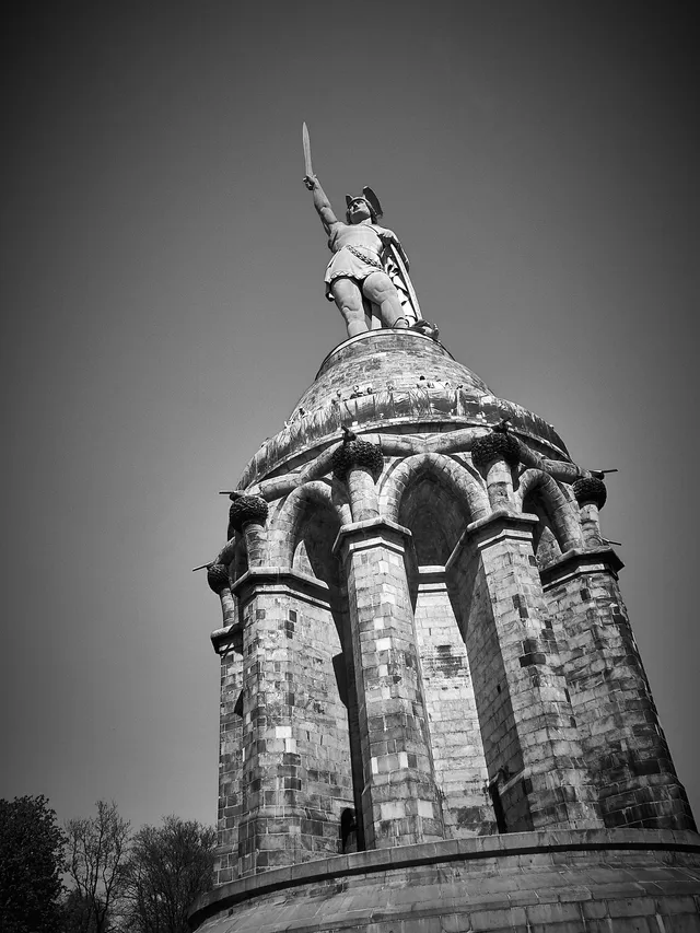 `hermannsdenkmal`