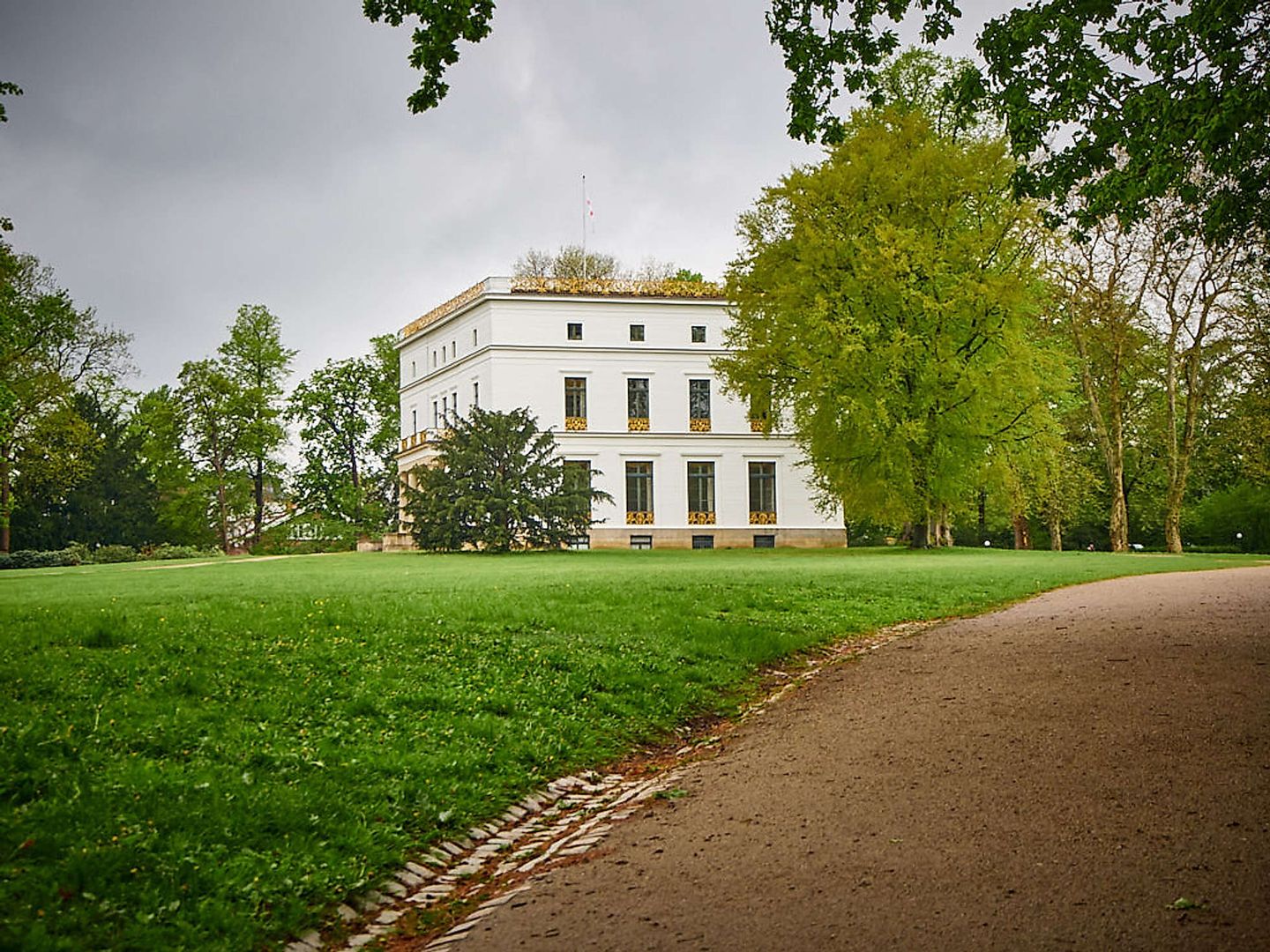 2019_07_2019-04-27-jenisch-park-4