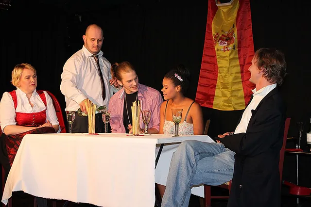 `tierschutztheater-interview-cardamonchai`