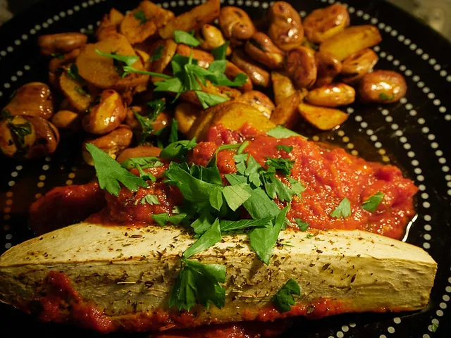 Aubergine mit Bohnen-Bratkartoffeln