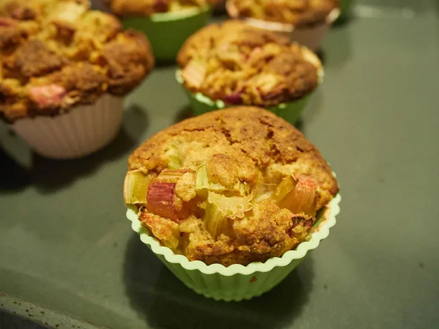 Die veganen Rhabarber-Muffins nach dem Backen