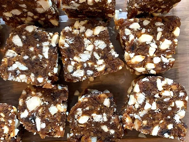 `Aprikosen-Cashew-Würfel`