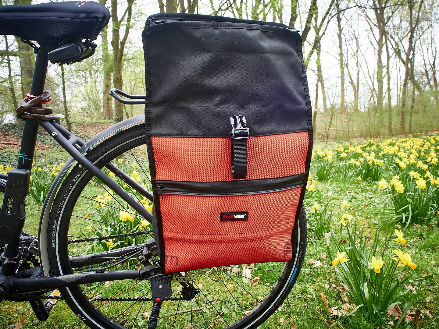 2022-04-19---2022-04-19-feuerwehr-fahrradtasche-nachhaltig-16-jpg-imagine-f8f8f8_7e795a_2048_1536