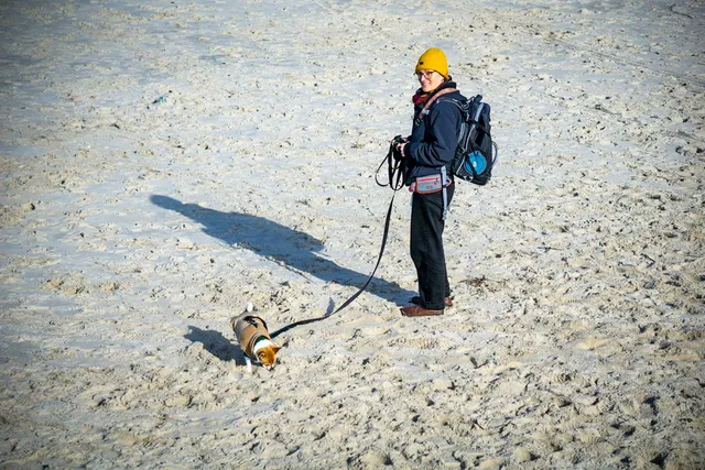 Urlaub mit Hund: Vally und ich am Meer.