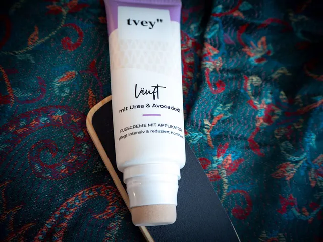 Fußcreme "läuft" mit Urea und Avocadoöl.