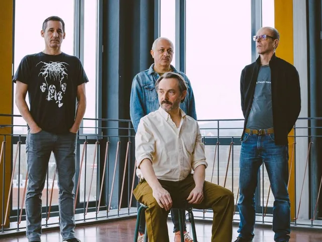 Trainer – "Oh Mandy"